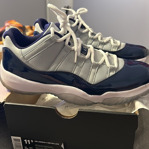 Air Jordan 11 Retro Low - Picture 2 of 7